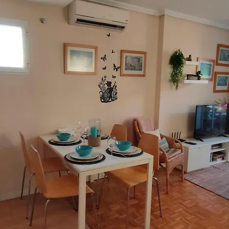 Bright And Cozy Penthouse 8' From Calle Larios Appartement *